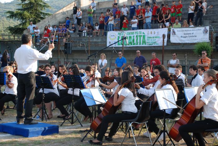 Orchestra in campo per l'Inno di Mameli